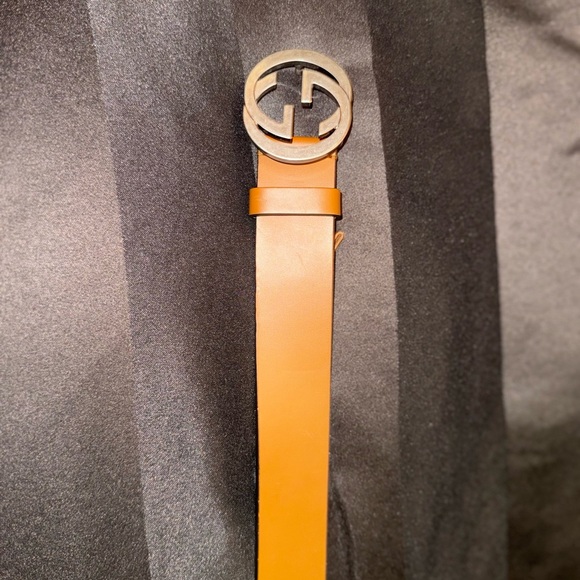 Gucci Tan Leather Belt with Silver Emblem Buckle - Picture 3 of 7